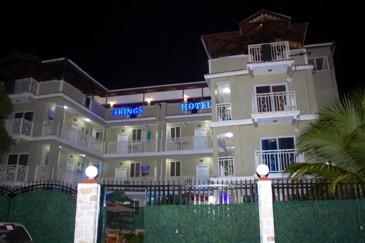 Three Kings Hotel Vertieres Bagian luar foto